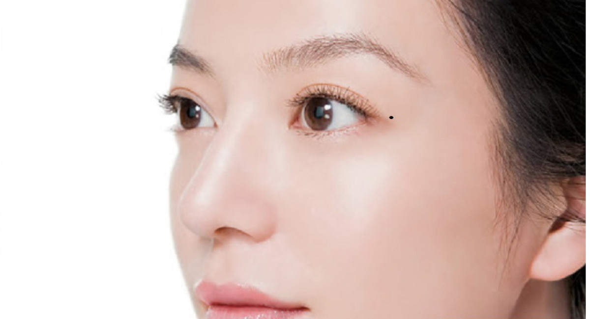 Nốt ruồi lệ ở mắt phải nữ: Gia can hanh thông hay cuộc sống mãi bế tắc